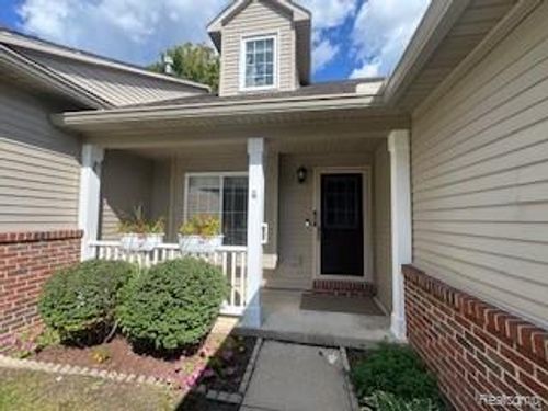 326 Redmaple Ln, Brighton, MI, 48116-4303 | Card Image