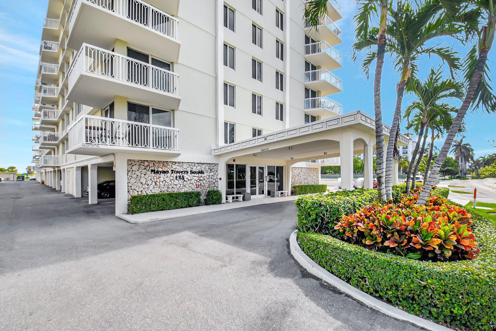 Residential in Palm Beach Shores 4