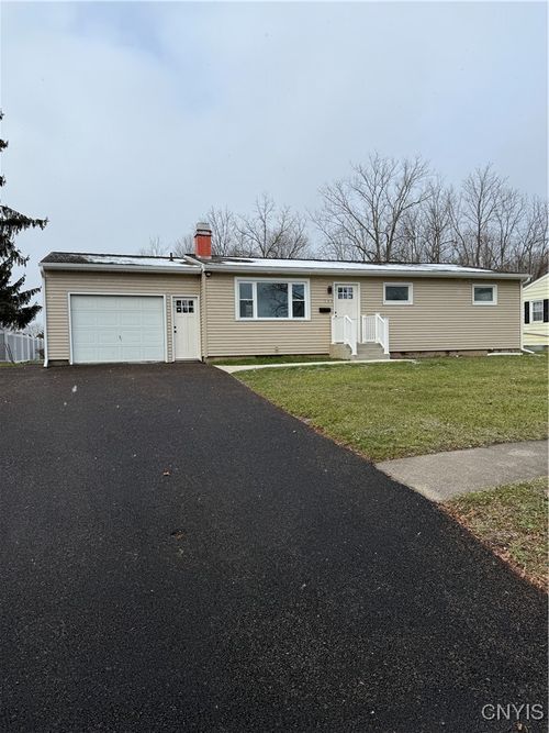 133 Mary St, Auburn, NY, 13021-4862 | Card Image