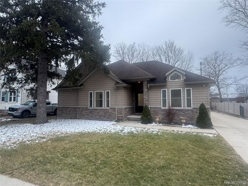 7949 Church Rd, Grosse Ile, MI, 48138-1341 | Card Image