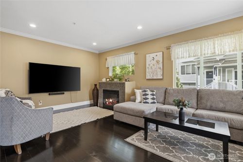 r1140-14915 38th Dr Se, Bothell, WA, 98012-4226 | Card Image