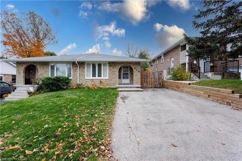 310 Magnolia Dr, Hamilton, ON, L9C6P9 | Card Image