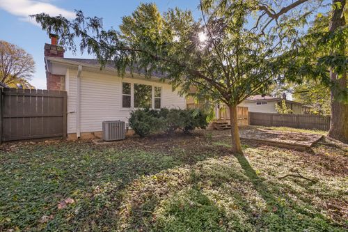 1901 S Sieger Dr, Springfield, MO, 65804-2140 | Card Image