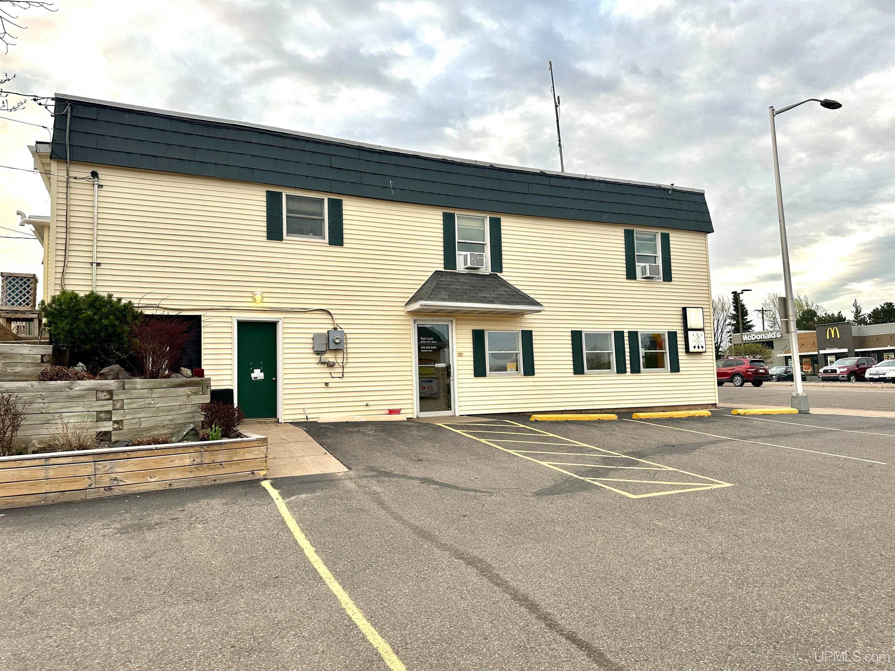 1104 Washington St, Marquette, MI 49855