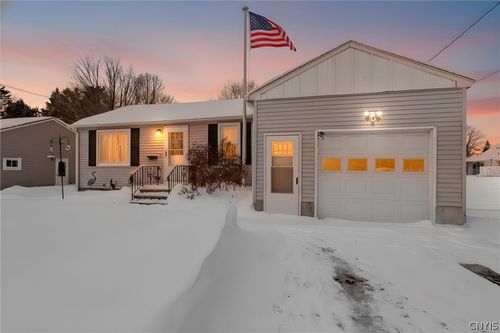 100 Clarence Dr, Syracuse, NY, 13212-2458 | Card Image