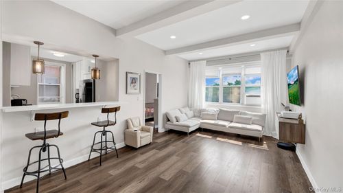 1f-365 Bronx River Rd, Yonkers, NY, 10704-3463 | Card Image