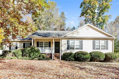 1107 Foxhaven Dr, Greensboro, NC, 27455-8342 | Card Image