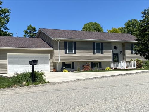 30 Wiggins Ln, Uniontown, PA, 15401-3944 | Card Image