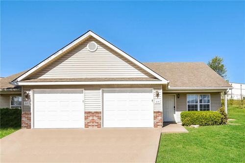 219 Palmer Ct, Pleasant Hill, MO, 64080-7802 | Card Image