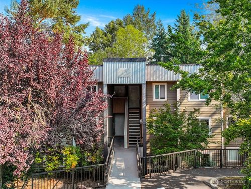 apt-d102-732 Kirkland Cir, Kirkland, WA, 98033-6372 | Card Image