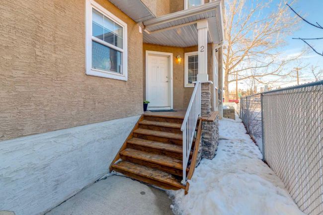 2 - 2318 17 Street Se, Home with 2 bedrooms, 2 bathrooms and 2 parking in Calgary AB | Image 2