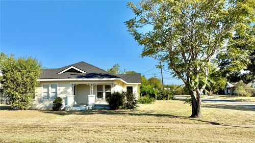 1123 3rd St, Graham, TX, 76450-3203 | Card Image