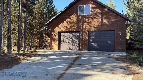 340 Lewis Ave, West Yellowstone, MT, 59758-9550 | Card Image