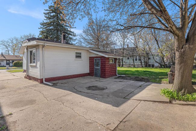 23128 Carlisle Ave, House other with 2 bedrooms, 1 bathrooms and null parking in Hazel Park MI | Image 23