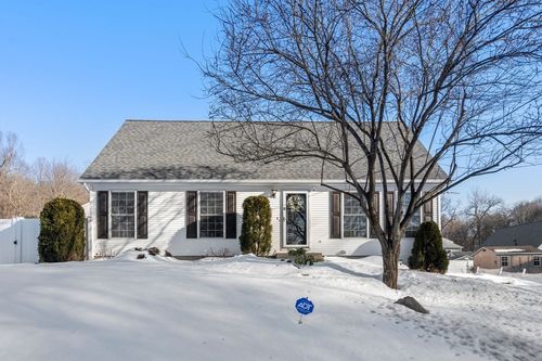 15 Cross St, Chicopee, MA, 01013-3915 | Card Image