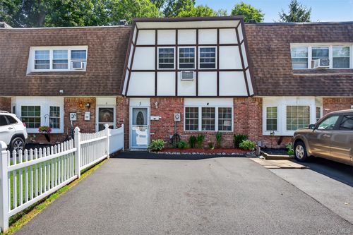 5 Roundtree Ct, Beacon, NY, 12508-2117 | Card Image