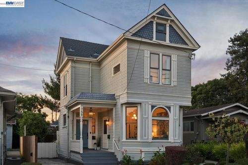 758 A Alcatraz Ave, Oakland, CA, 94609-1008 | Card Image