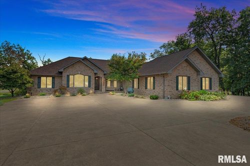 3508 Roosevelt Rd, Taylorville, IL, 62568-8910 | Card Image