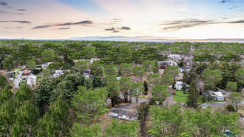 39 William St, Kinderhook, NY, 12106-2016 | Card Image