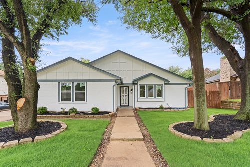 2024 Oakmeadow St, Bedford, TX, 76021-4743 | Card Image