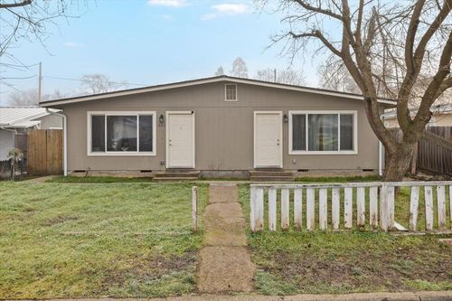 383-381 Benson St, Medford, OR, 97501-3055 | Card Image