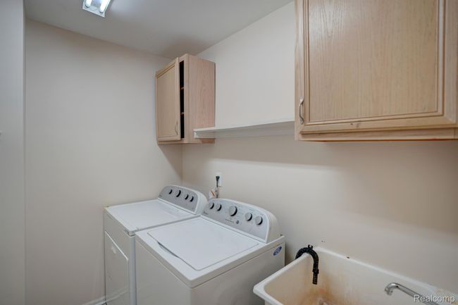 6407 Beecher Rd, Condo with 2 bedrooms, 3 bathrooms and null parking in Flint MI | Image 28