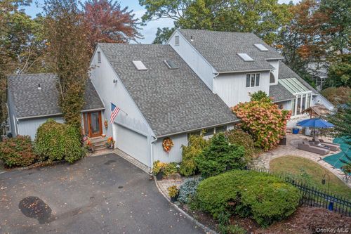 6 Bluffview Ct, Miller Place, NY, 11764-1601 | Card Image