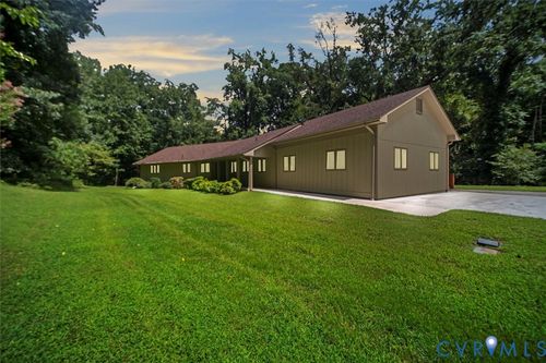 1571 Mount Vernon St, Petersburg, VA, 23805-1326 | Card Image