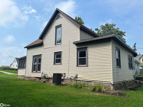 1703 Summit Street, Marshalltown, IA, 50158 | Card Image
