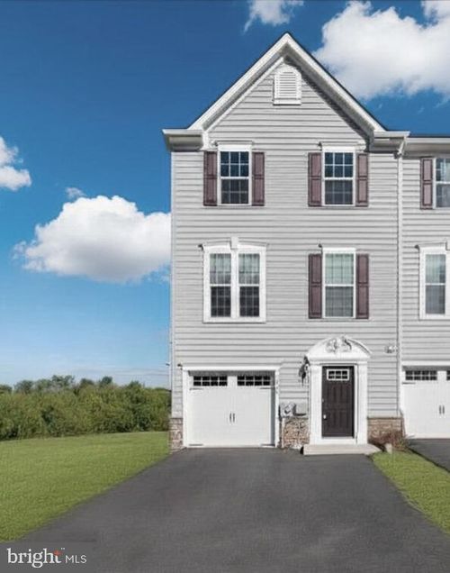 1843 Honeysuckle Ct, DOWNINGTOWN, PA, 19335-7205 | Card Image