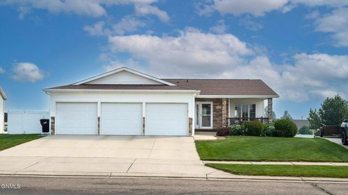 4506 Chamberlain Dr, Bismarck, ND, 58503-5849 | Card Image