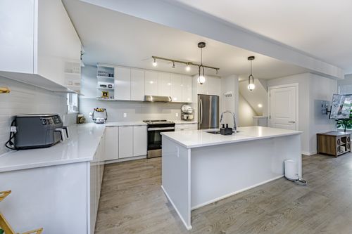 3-15151 Edmund Dr, Surrey, BC, V3S0B2 | Card Image