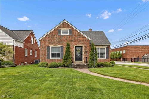 4562 Bain Park Dr, Fairview Park, OH, 44126-2112 | Card Image