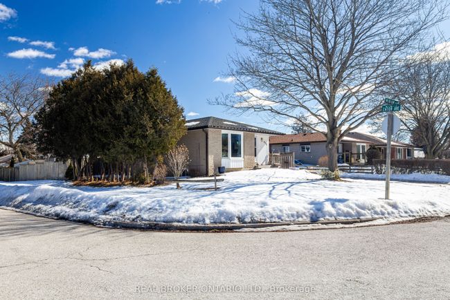 855 Miriam Rd, House other with 5 bedrooms, 2 bathrooms and 4 parking in Pickering ON | Image 29