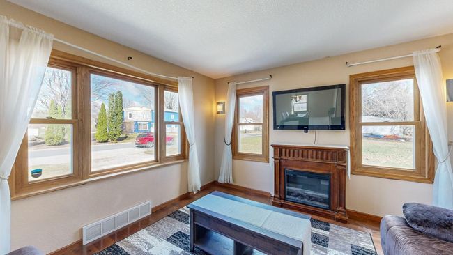 Living Room | Image 17
