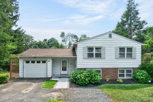 28 Tamarack Ln, East Greenbush, NY, 12061-1914 | Card Image