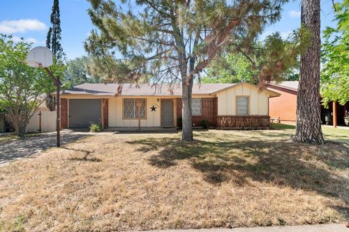 1424 Phillips St, Cleburne, TX, 76033-7653 | Card Image