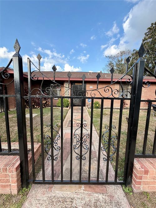 7007 Avenue F, Houston, TX, 77011-3753 | Card Image