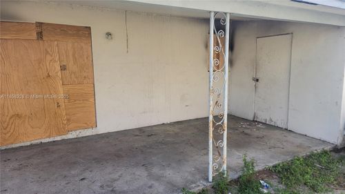 917 W 2nd St, Riviera Beach, FL, 33404-7623 | Card Image