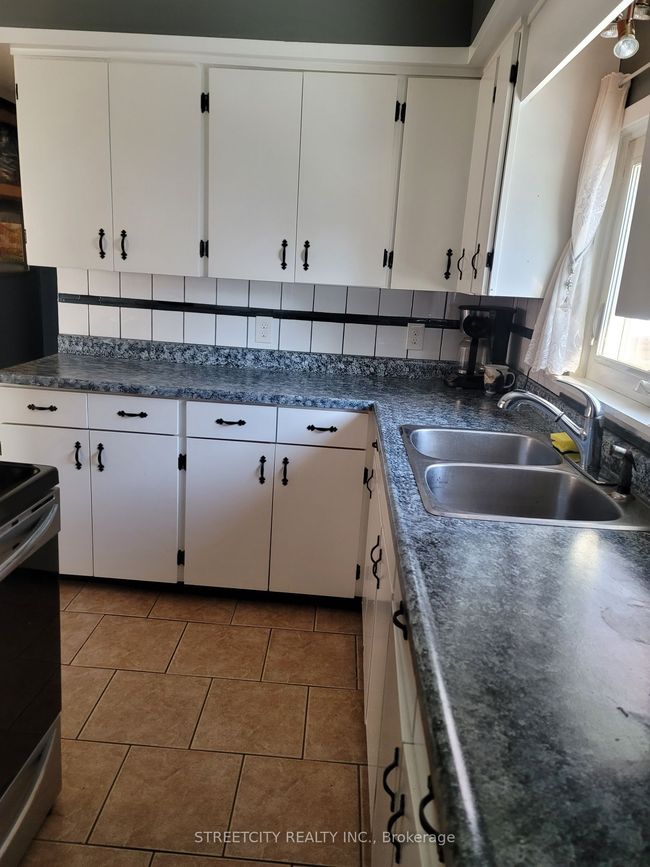 156 Maple St, House other with 2 bedrooms, 1 bathrooms and 4 parking in West Elgin ON | Image 9