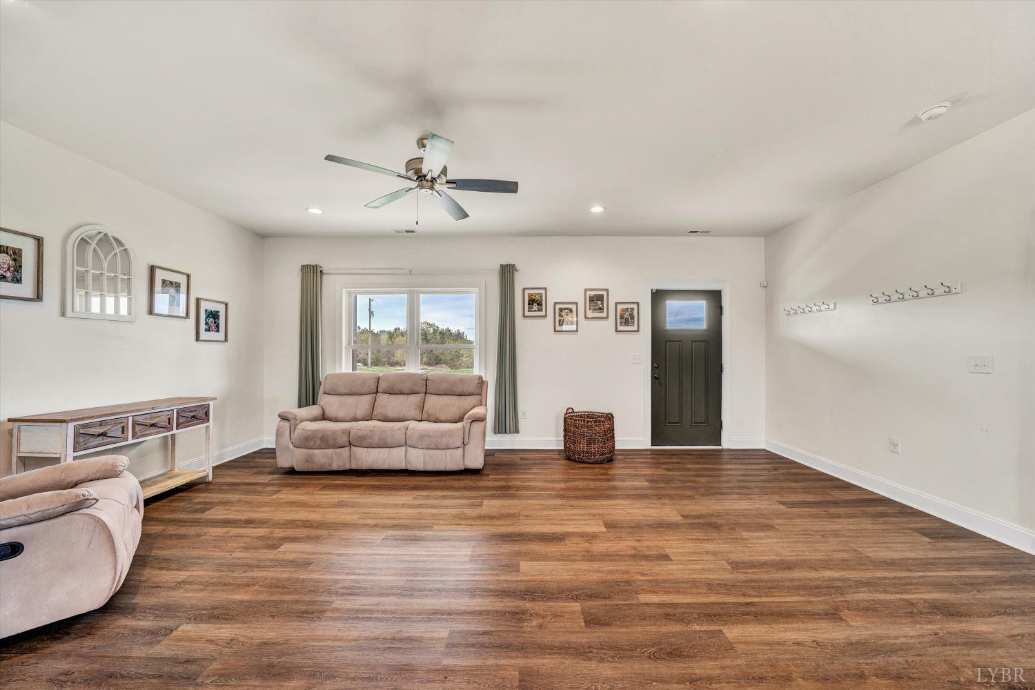 Residential in Gladys 5