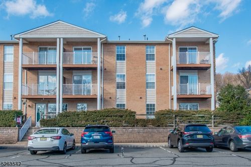 210 Vista Dr, Cedar Knolls, NJ, 07927-2029 | Card Image