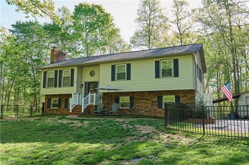 6130 Narrow Way Ln, Winston Salem, NC, 27105-9773 | Card Image