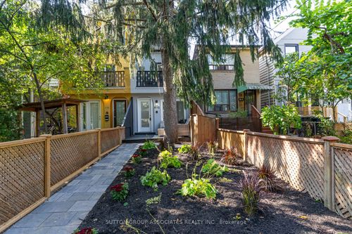 832 Manning Ave, Toronto, ON, M6G2W8 | Card Image