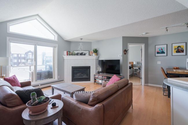 402 - 10 Sierra Morena Mews Sw, Home with 2 bedrooms, 2 bathrooms and 1 parking in Calgary AB | Image 1