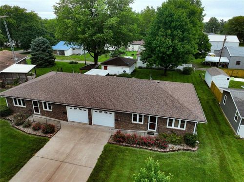 108 Cherokee Ave, Hiawatha, KS, 66434-1735 | Card Image