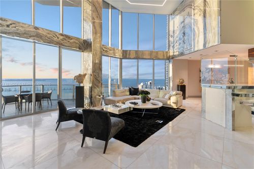 apt-4400-1300 Brickell Bay Dr, Miami, FL, 33131-3487 | Card Image