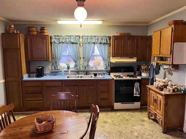 102 W Lyons St, House other with 2 bedrooms, 1 bathrooms and null parking in Swayzee IN | Image 4