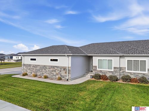 8300 Yankee Woods Dr, Lincoln, NE, 68516-8919 | Card Image