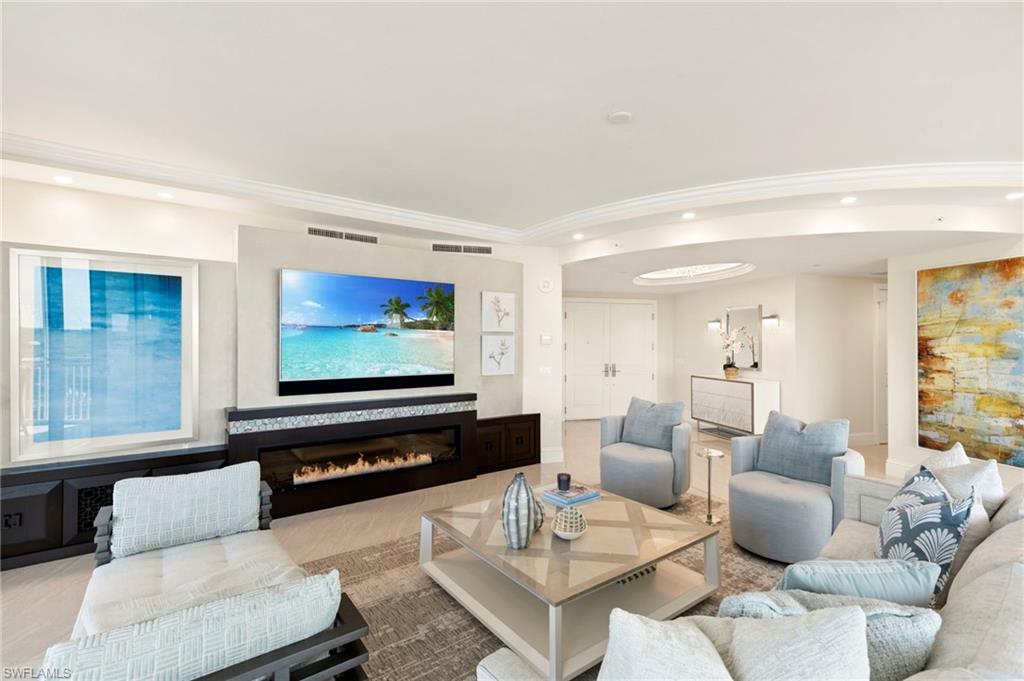 Residential in NAPLES 4